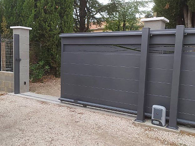 Portail Coulissant — réalisation Lunel-Viel